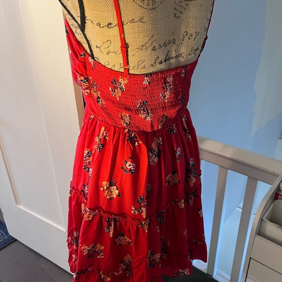 Beautiful red floral dress. Adjustable straps, tie in front, w/ a lining  dress - Picture 2 of 5